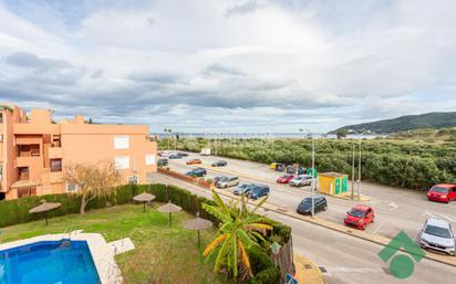 Vista exterior de Pis en venda en Algeciras amb Terrassa, Piscina i Piscina comunitària