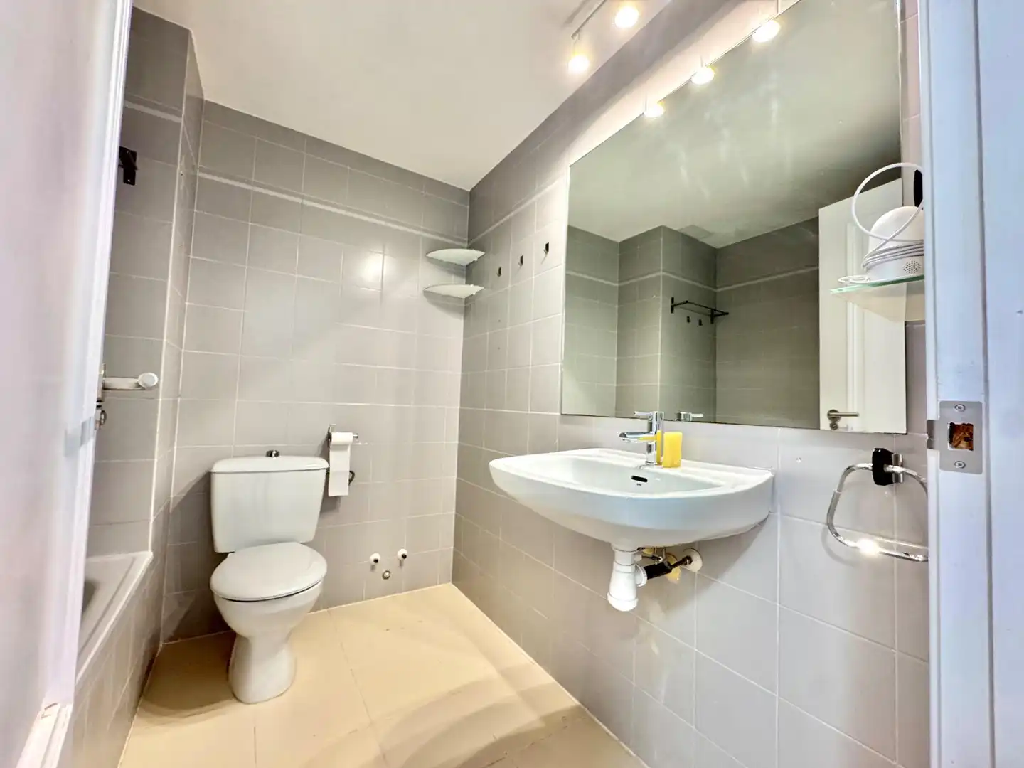 Baño de Piso en venta en Gandia con Terraza