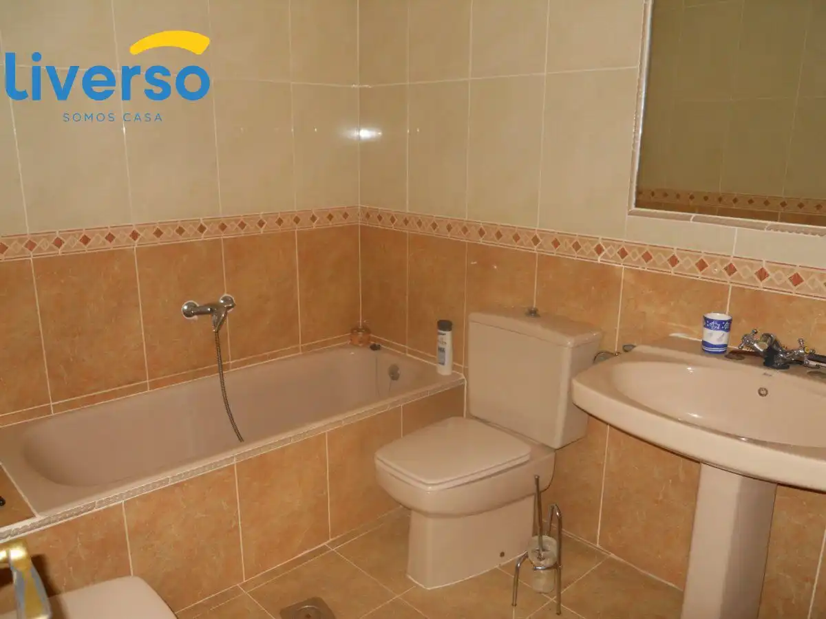 Baño de Casa o chalet en venta en Mambrilla de Castrejón con Calefacción, Jardín privado y Trastero