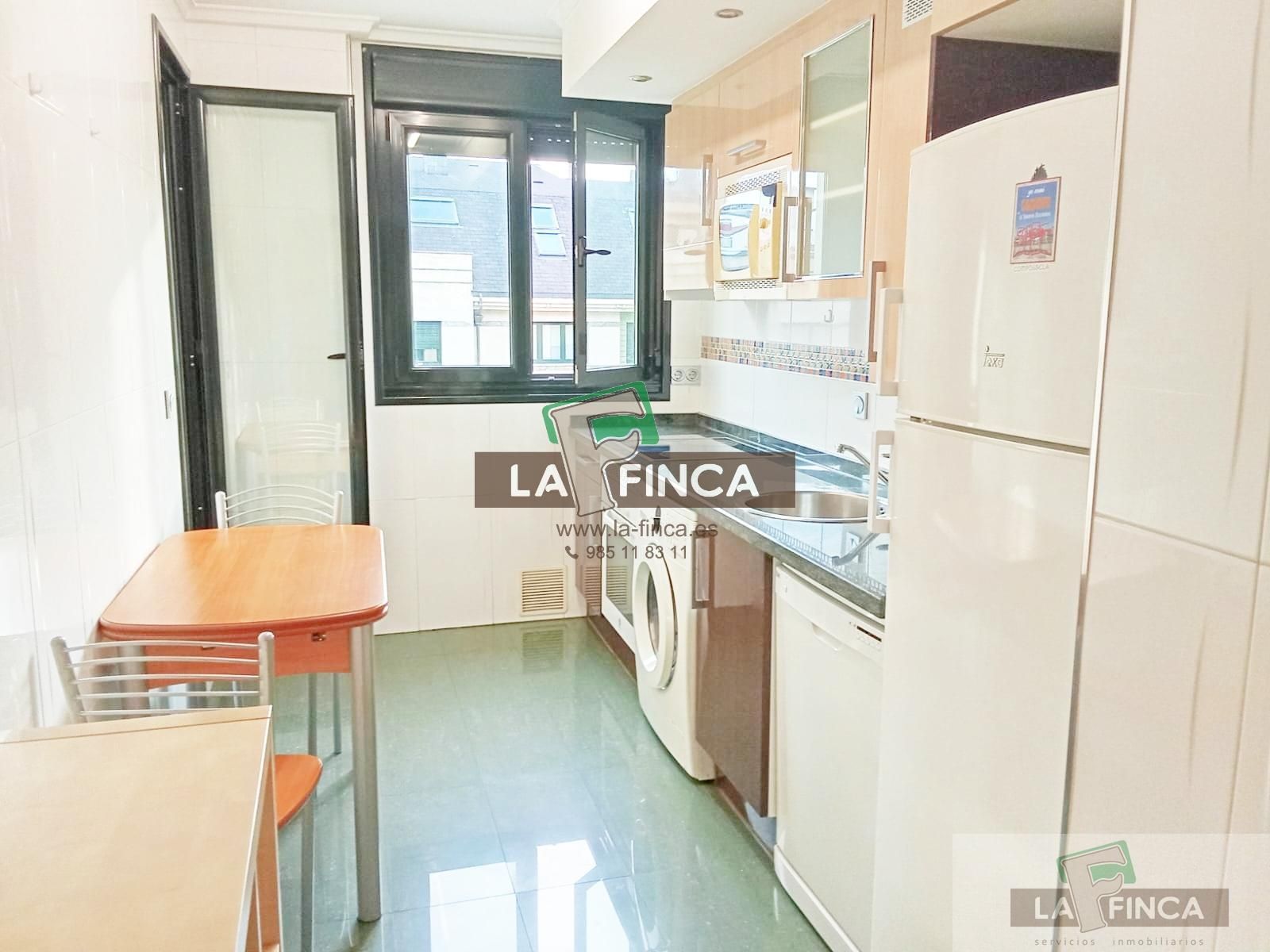 Cocina de Piso de alquiler en Oviedo  con Calefacción y Amueblado