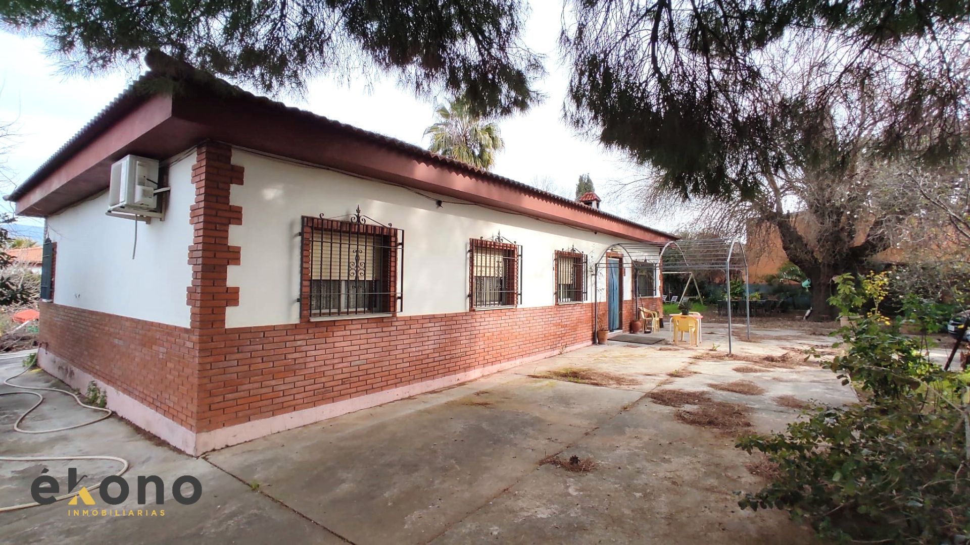 Vista exterior de Casa o xalet en venda en  Córdoba Capital amb Jardí privat, Traster i Piscina