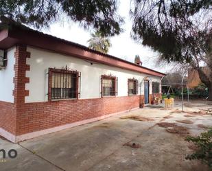 Vista exterior de Casa o xalet en venda en  Córdoba Capital amb Jardí privat, Traster i Piscina