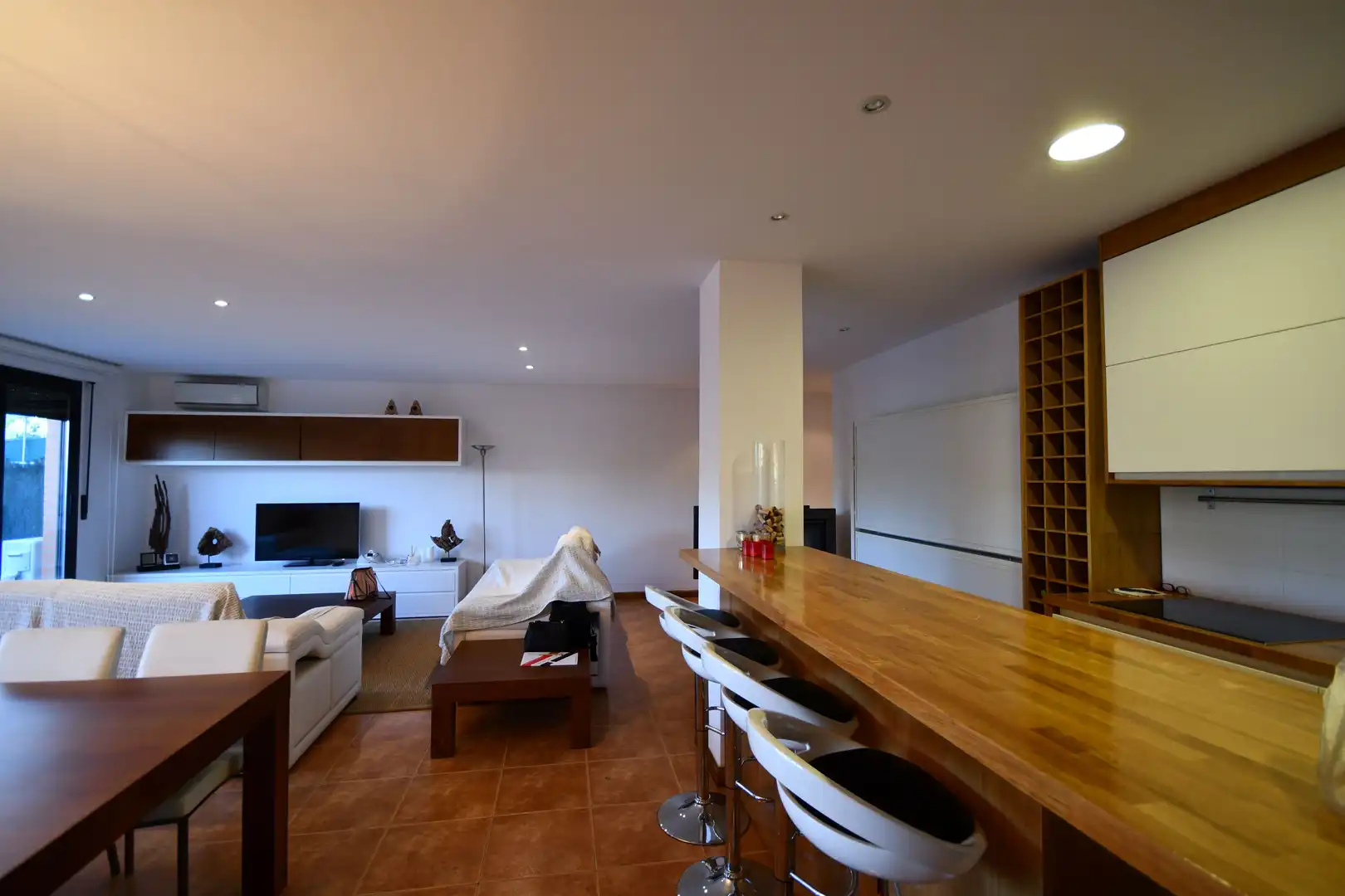 Wohnzimmer von Erdgeschoss zum Verkauf in Lardero mit Klimaanlage, Heizung und Terrasse