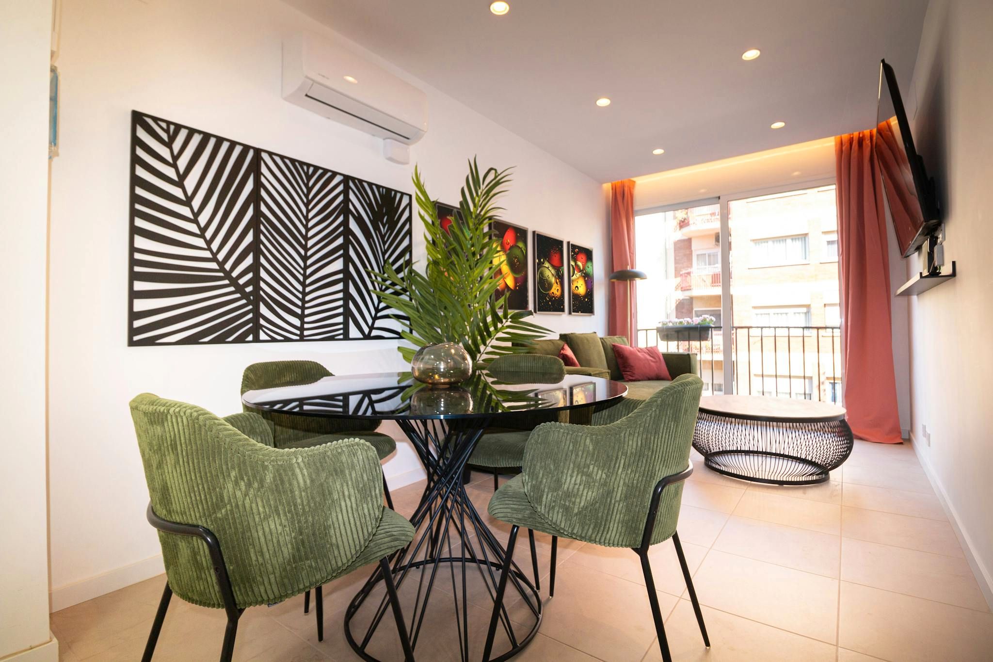 Menjador de Pis de lloguer en  Barcelona Capital amb Aire condicionat, Calefacció i Moblat