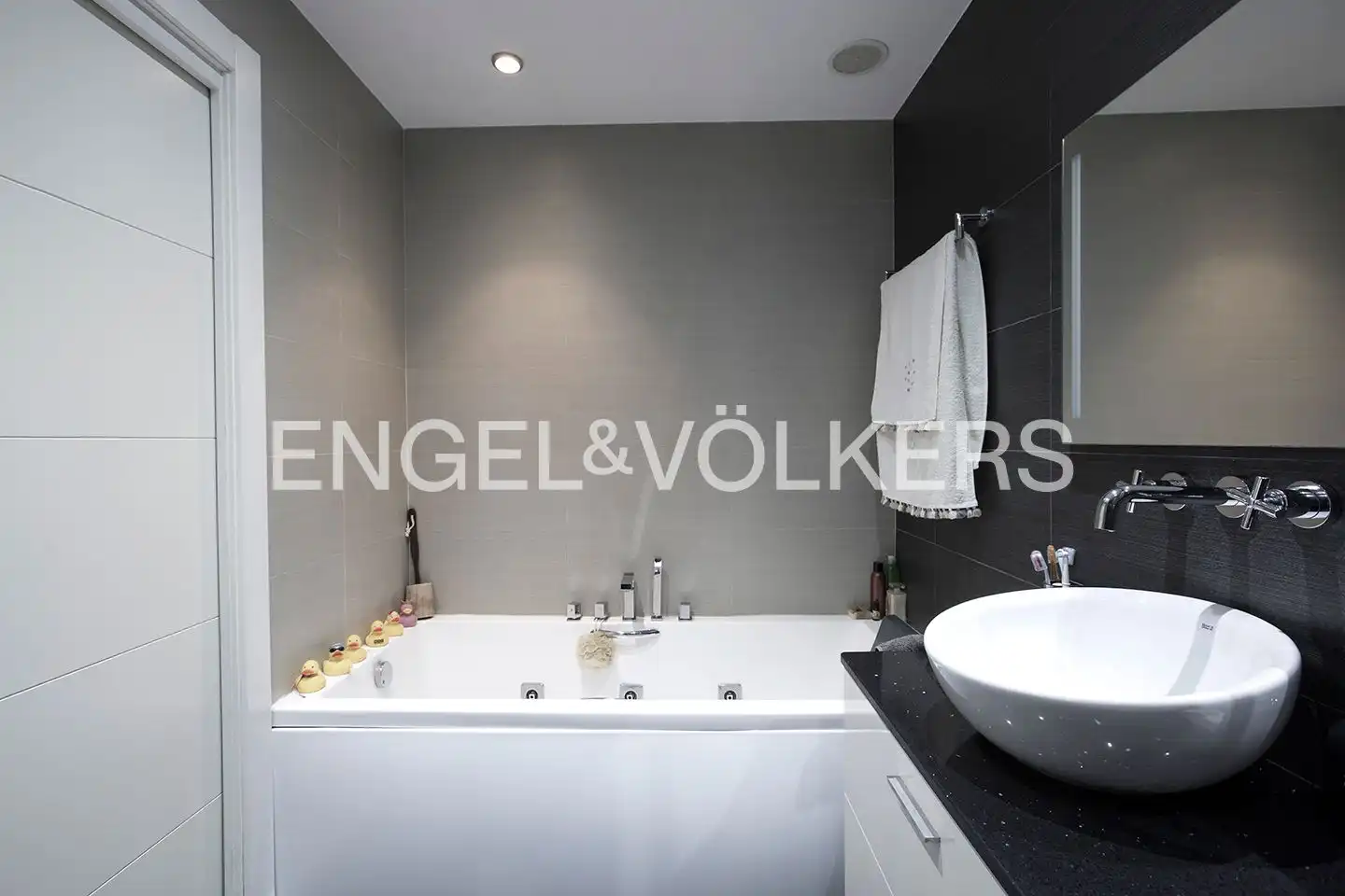 Badezimmer von Wohnung zum Verkauf in Bilbao  mit Heizung