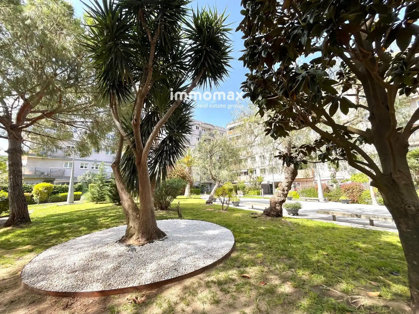 Vista exterior de Pis en venda en Castelldefels amb Aire condicionat, Calefacció i Jardí privat