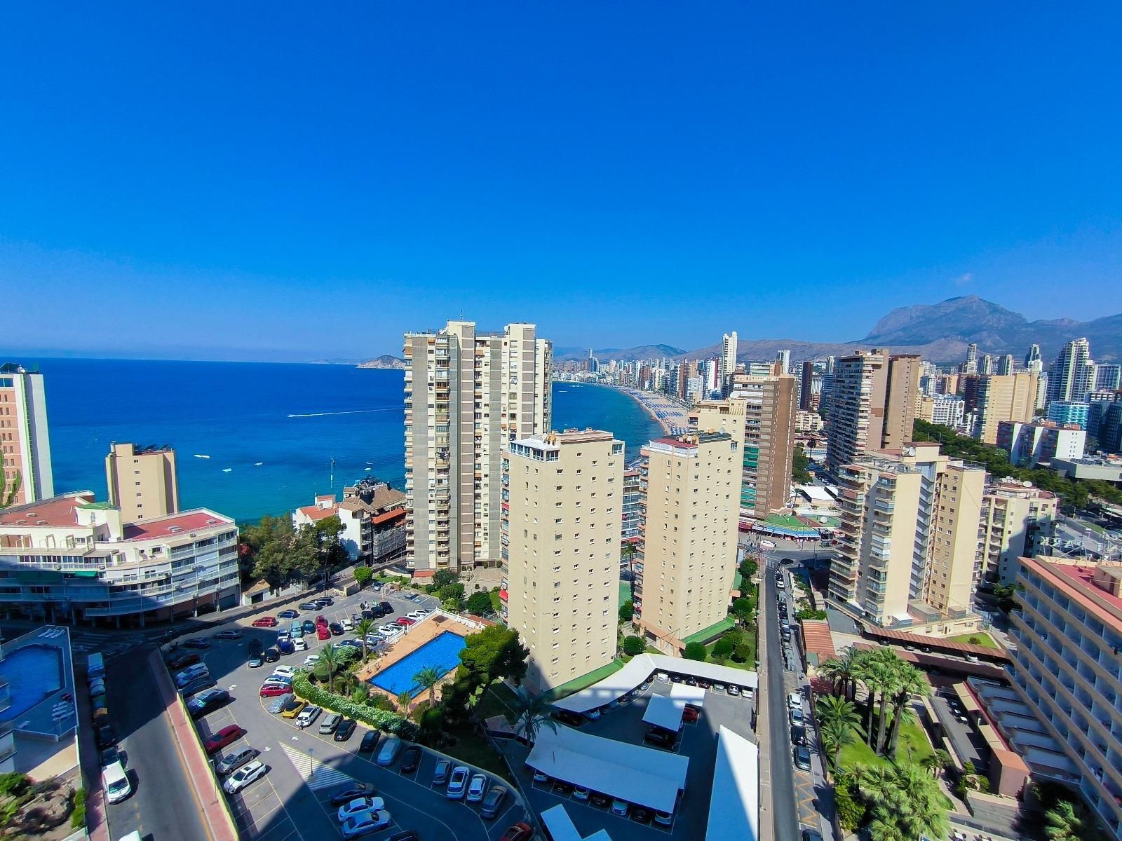 Vista exterior de Apartament en venda en Benidorm amb Aire condicionat, Calefacció i Jardí privat