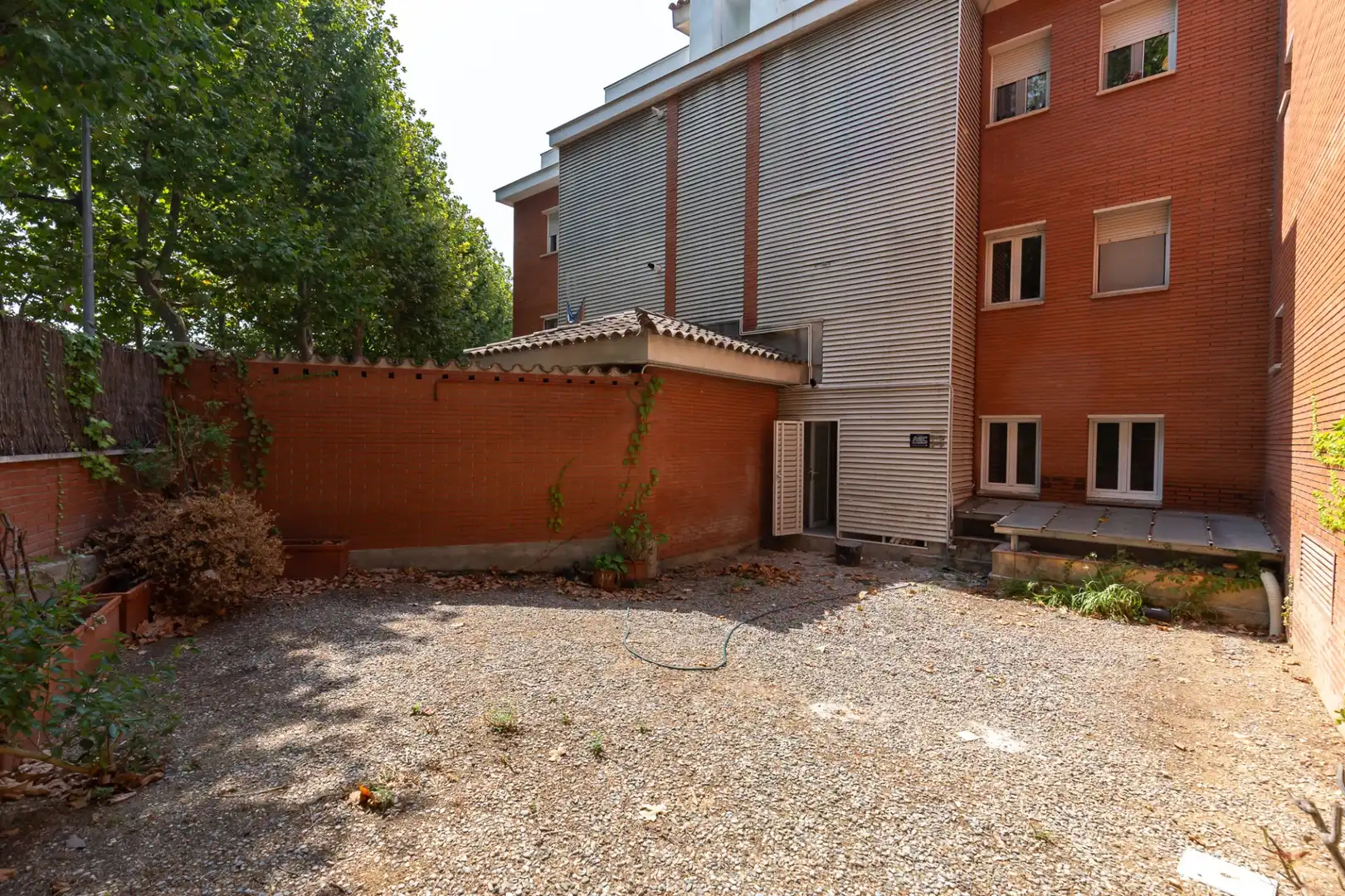 Exterior view of Ground floor for sale in Sant Cugat del Vallès  with Air Conditioner, Heating and Storage room
