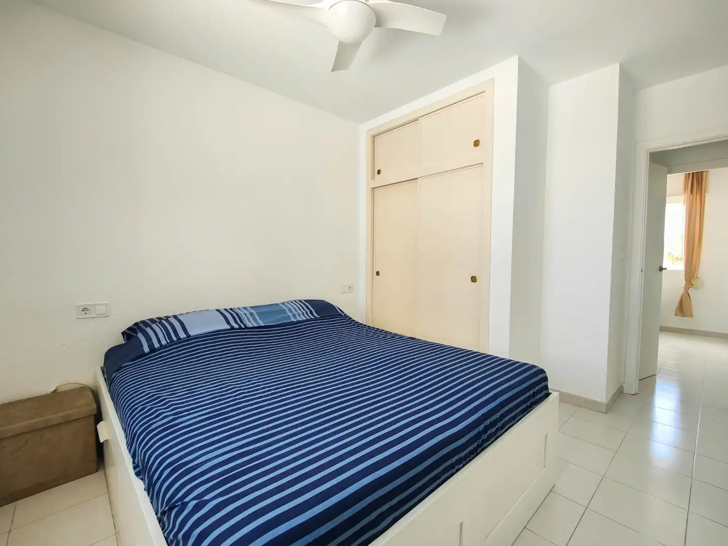 Schlafzimmer von Einfamilien-Reihenhaus zum Verkauf in Torrevieja mit Klimaanlage, Privatgarten und Terrasse