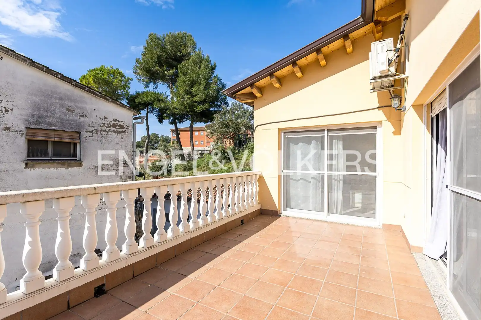 Terrassa de Casa o xalet en venda en Rubí amb Calefacció, Jardí privat i Parquet