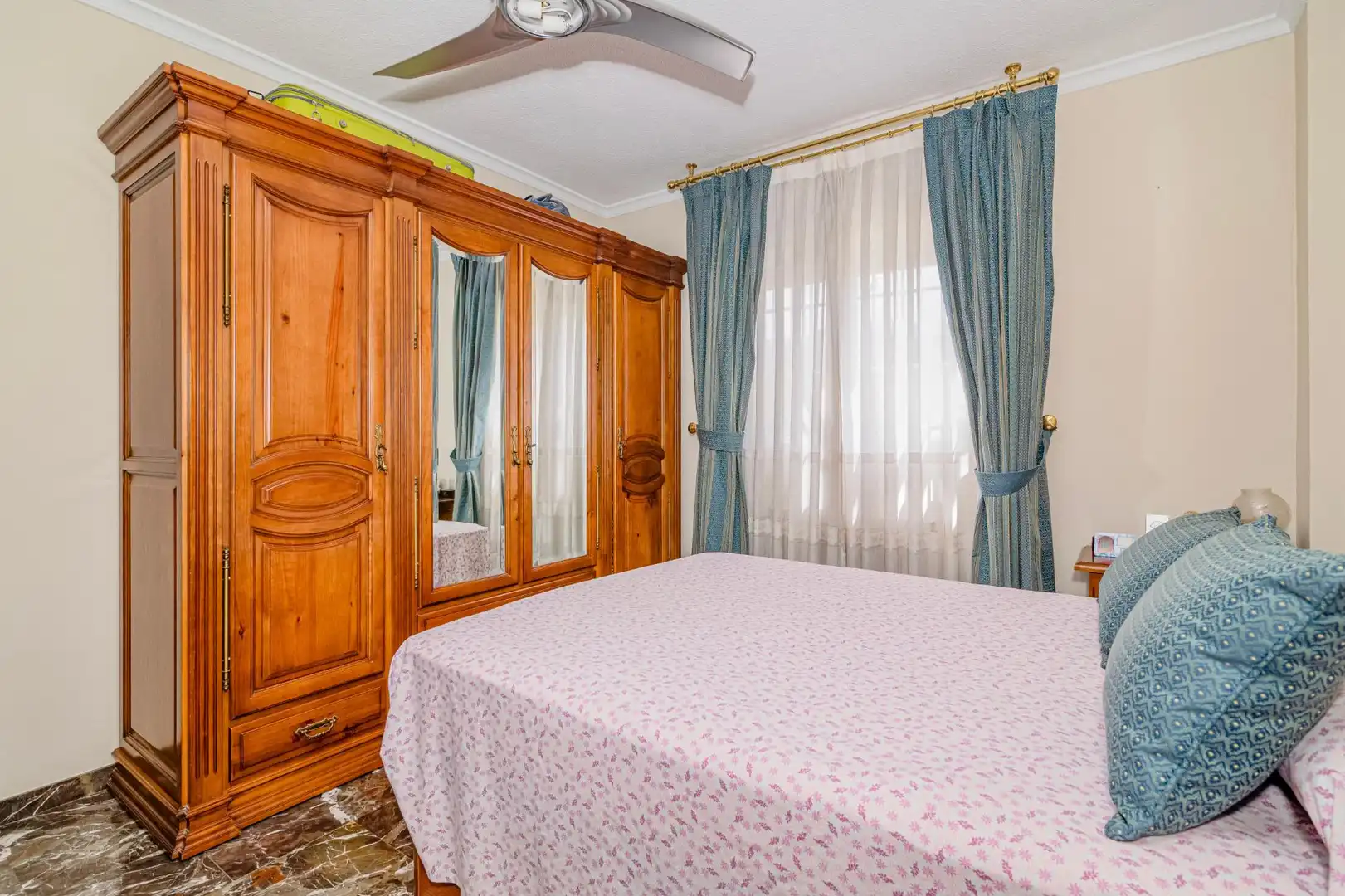 Habitación de Casa adosada en venta en Granada con Aire acondicionado y Calefacción