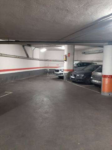 Garaje en Venta en El Camp de l'Arpa del Clot