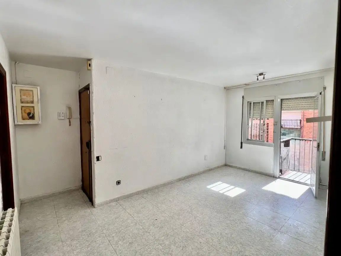 Living room of Flat for sale in Sabadell  with Heating, Furnished and Balcony