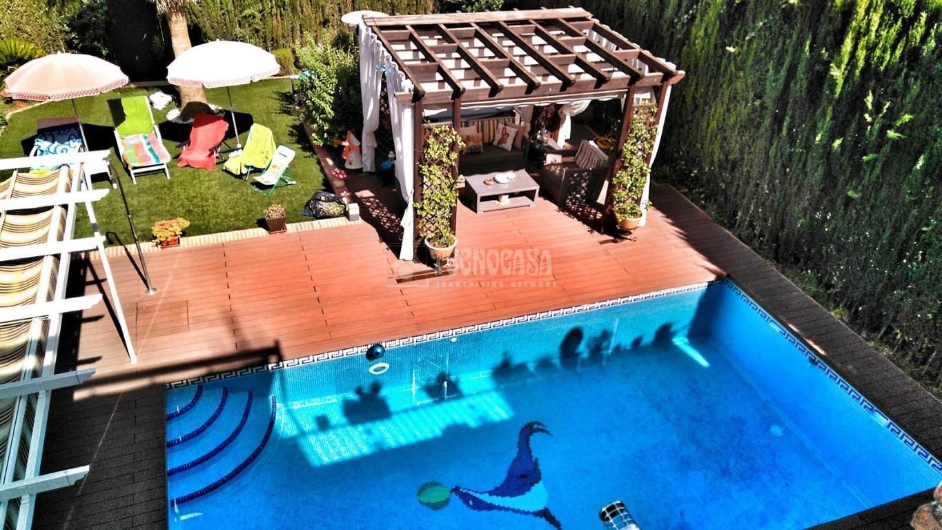 Piscina de Casa adosada en venda en Peligros amb Terrassa
