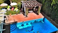 Piscina de Casa adosada en venda en Peligros amb Terrassa