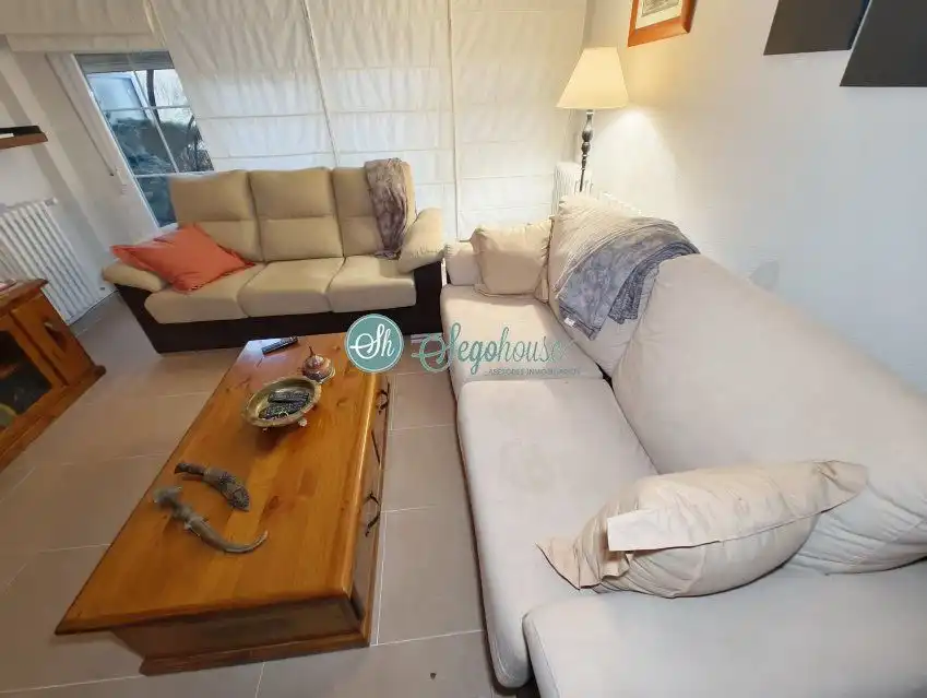 Sala de estar de Piso en venta en Segovia con Calefacción, Terraza y Amueblado
