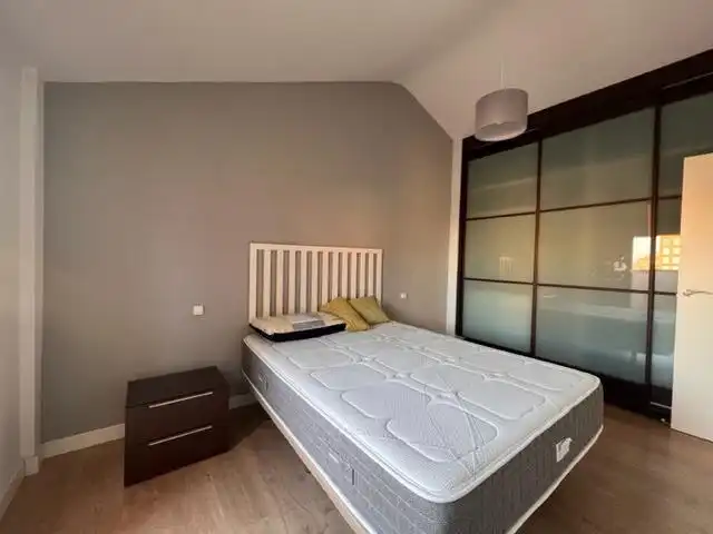 Schlafzimmer von Dachboden zur Miete in Murcia mit Klimaanlage, Heizung und Terrasse