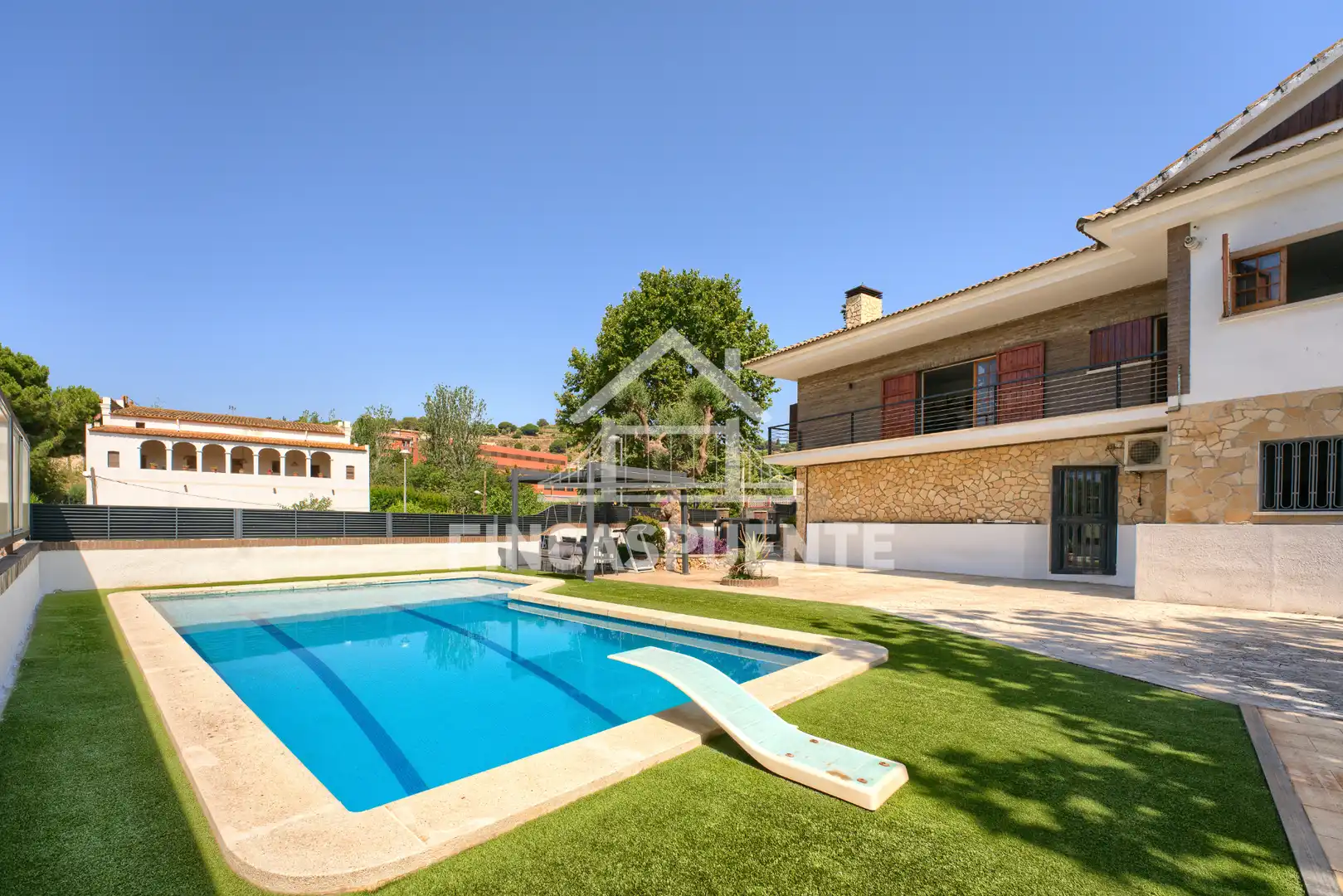 Vista exterior de Casa o chalet en venta en Tiana con Jardín privado, Terraza y Piscina
