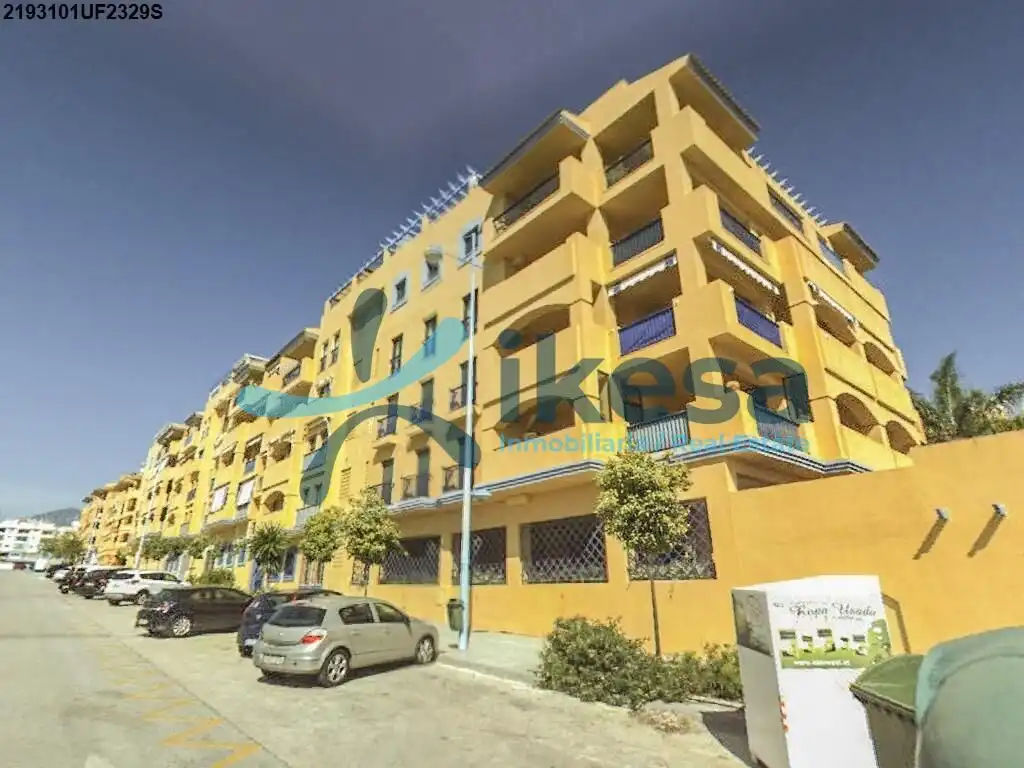 Vista exterior de Pis en venda en Marbella amb Piscina comunitària