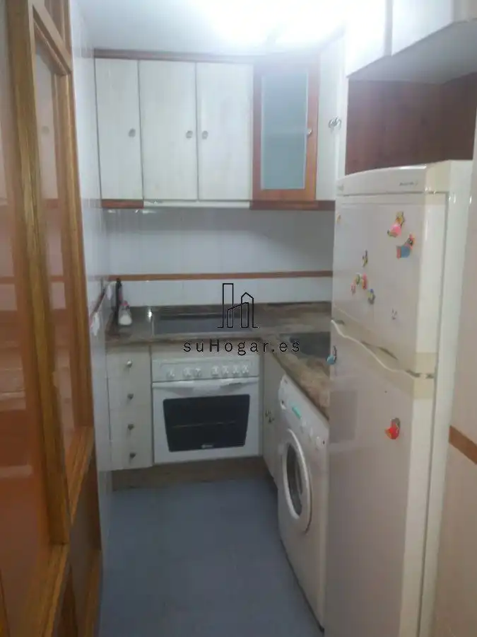 Cuina de Apartament de lloguer en Badajoz amb Traster i Moblat