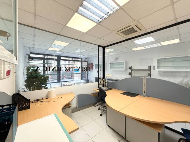 Local comercial en Alquiler en Sants-Badal