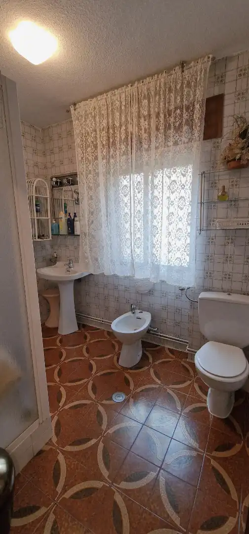 Baño de Piso en venta en El Tiemblo  con Aire acondicionado, Calefacción y Amueblado