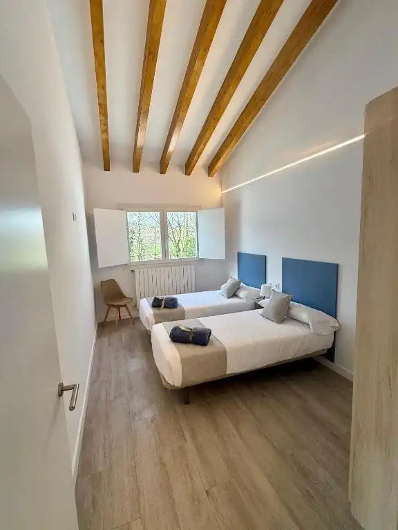 Schlafzimmer von Erdgeschoss zur Miete in Santa María de Cayón mit Heizung, Terrasse und Möbliert