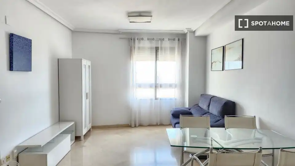 Sala d'estar de Pis de lloguer en Valencia amb Aire condicionat, Calefacció i Moblat