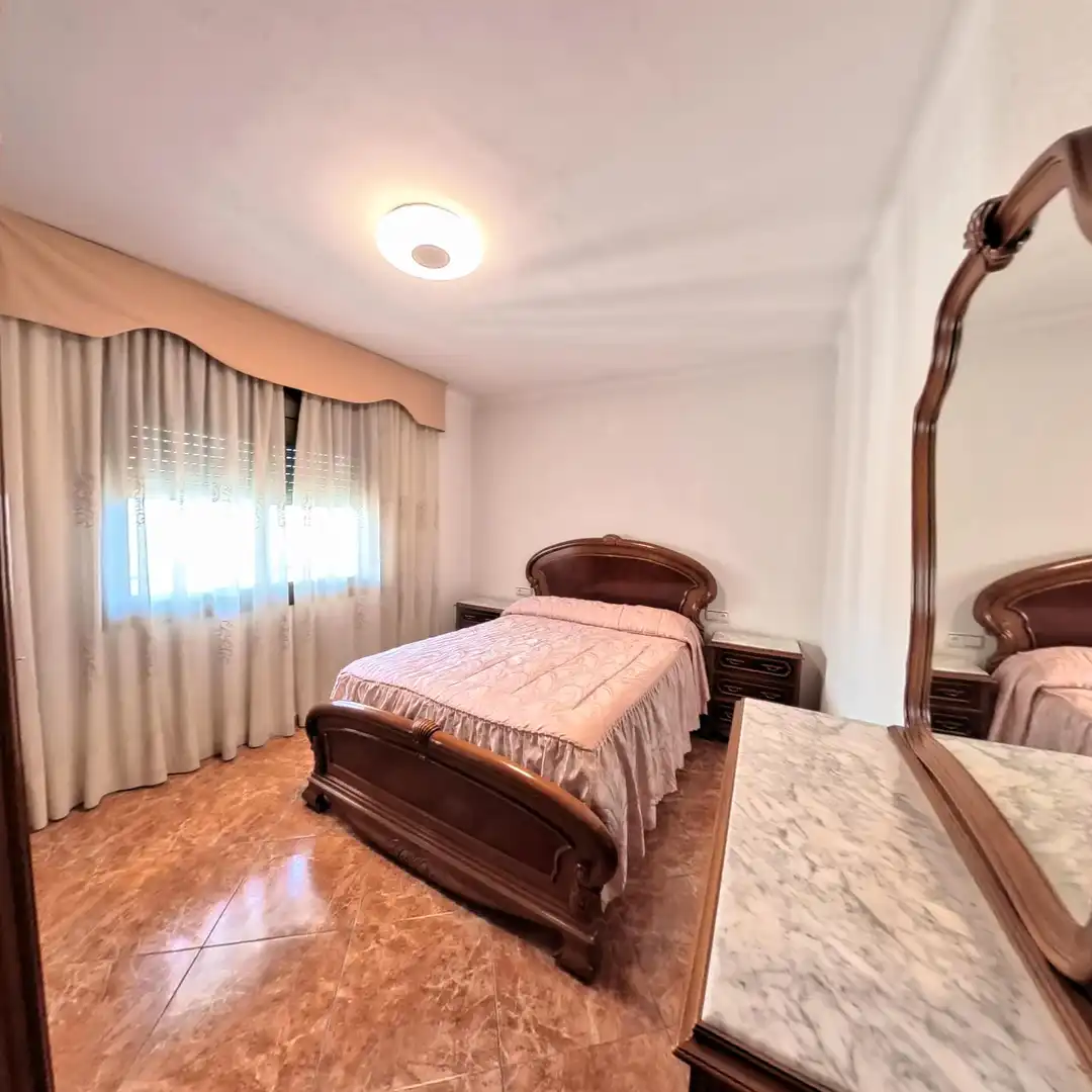 Habitación de Piso en venta en Barcelona con Balcón y Alarma