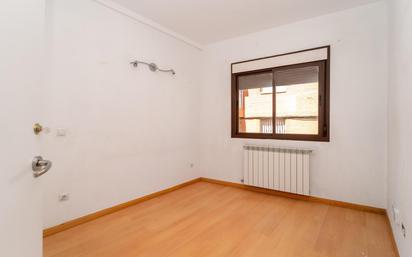 Bedroom of Flat for sale in  Madrid Capital