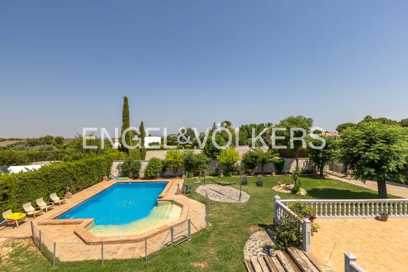 Piscina de Casa o chalet en venta en Carmona con Aire acondicionado, Calefacción y Jardín privado