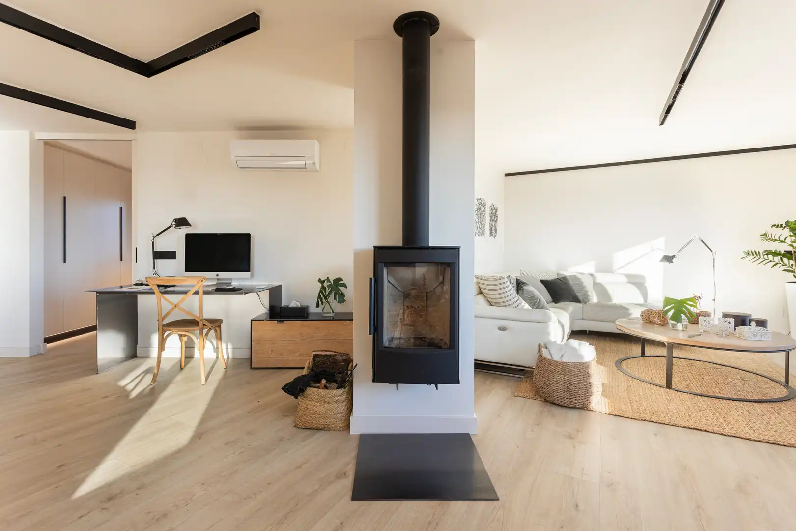Wohnzimmer von Dachboden zum Verkauf in Figueres mit Klimaanlage, Heizung und Parkett