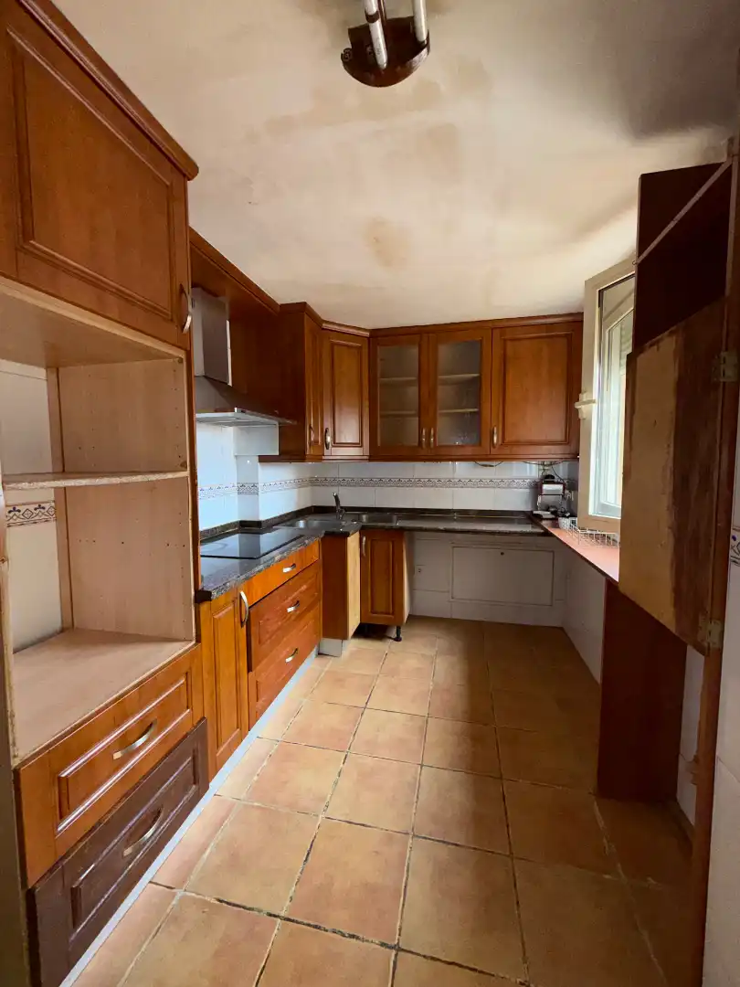 Cocina de Piso en venta en Benavente con Calefacción, Terraza y Balcón