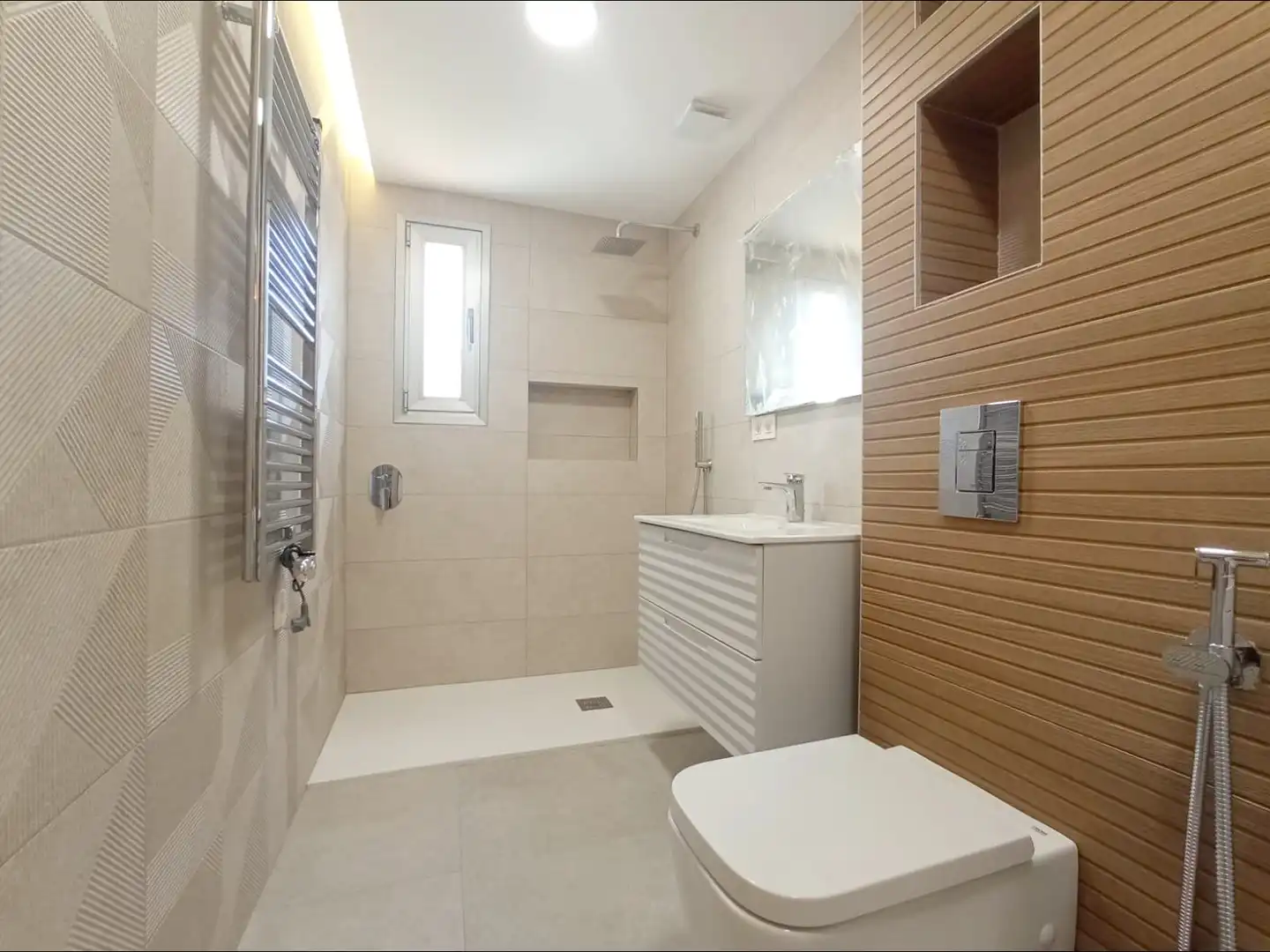 Bany de Apartament de lloguer en Granada amb Aire condicionat, Piscina i Piscina comunitària