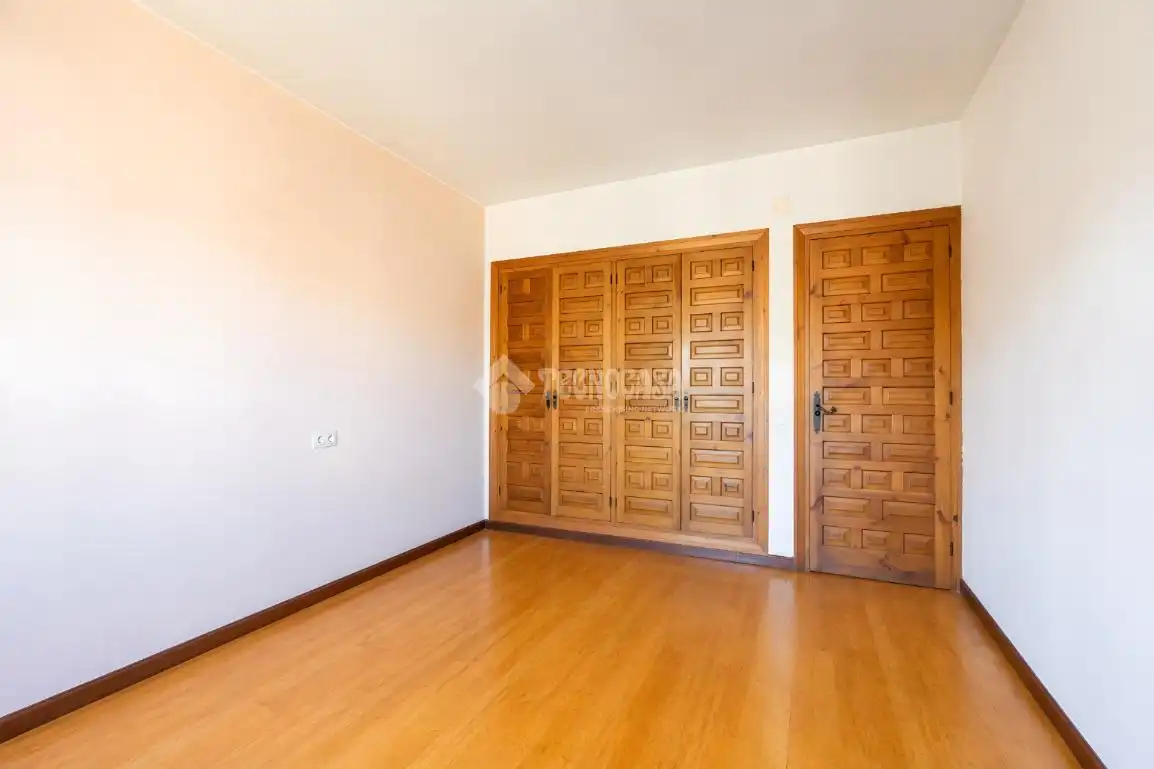 Habitación de Casa adosada en venta en Torrelodones con Calefacción, Jardín privado y Terraza