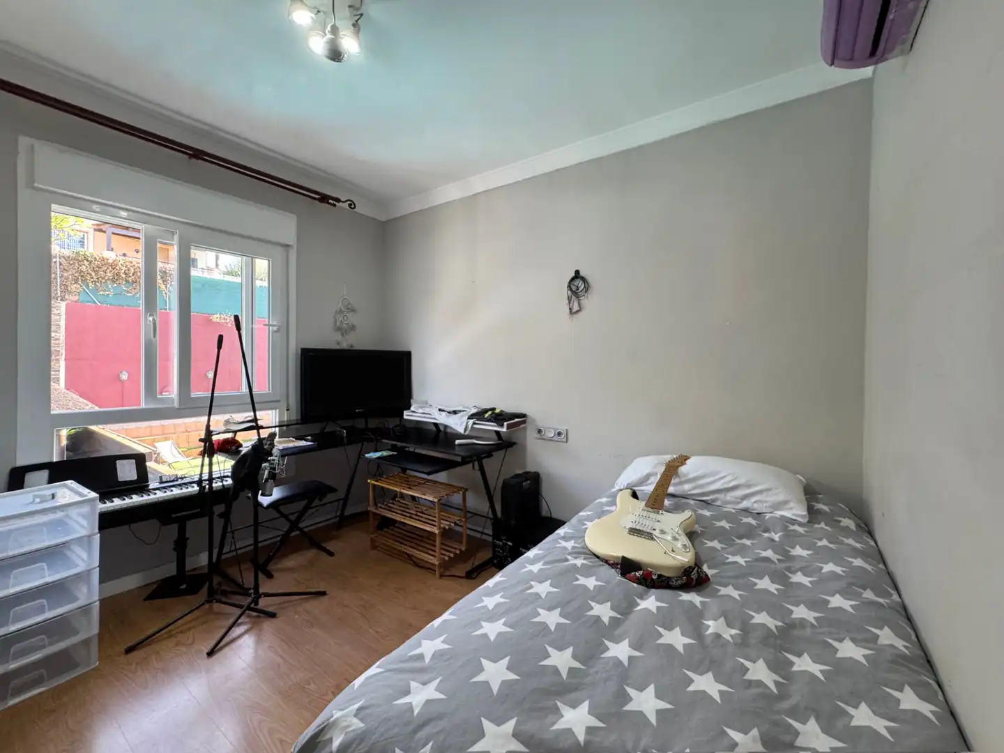 Dormitori de Casa adosada en venda en Alhaurín de la Torre amb Aire condicionat, Jardí privat i Parquet