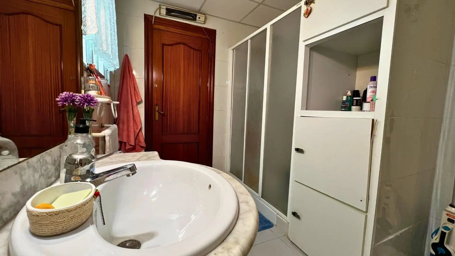 Baño de Piso en venta en Elda con Calefacción, Terraza y Balcón