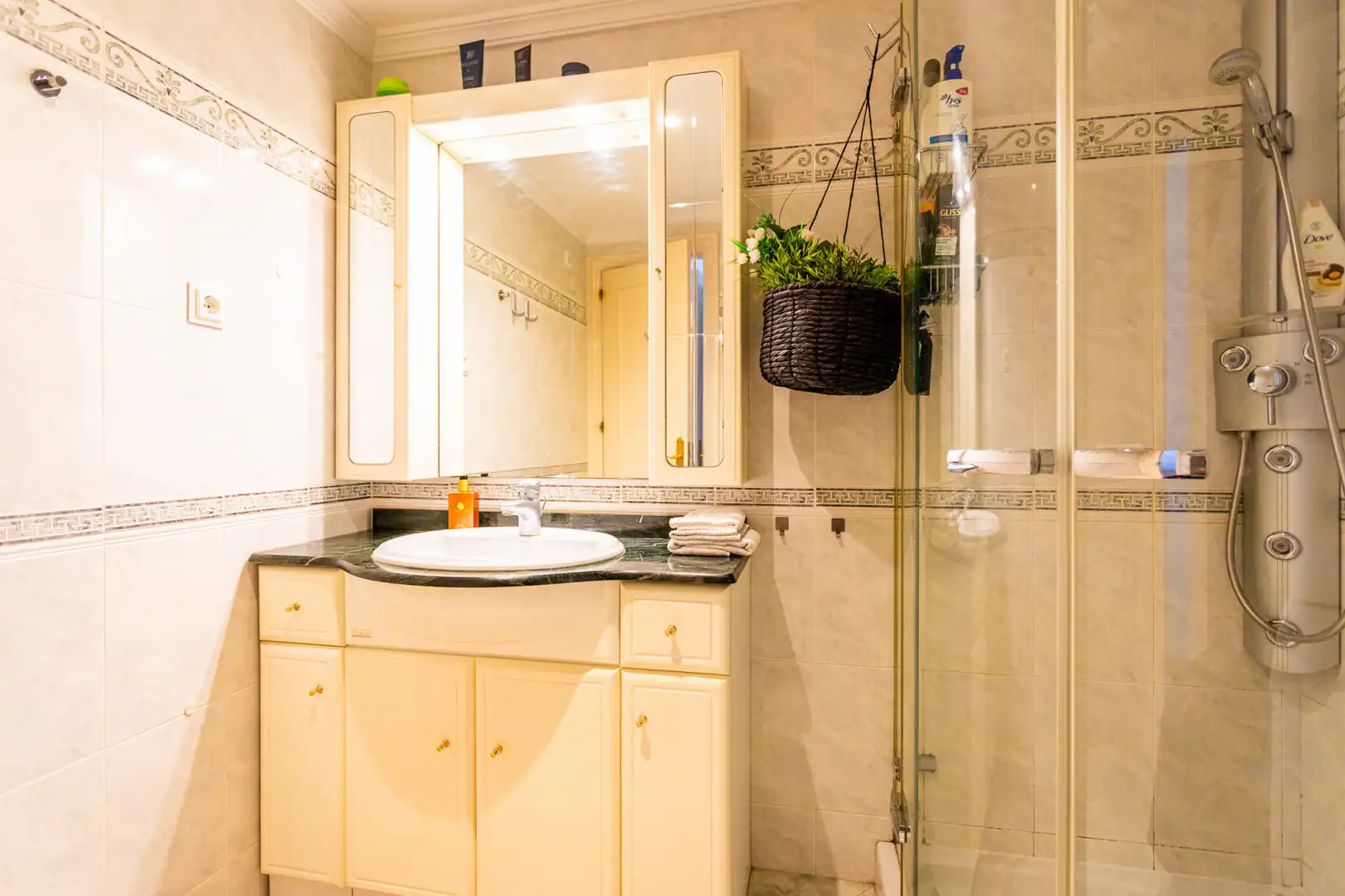Badezimmer von Dachboden zum Verkauf in Mijas mit Klimaanlage, Terrasse und Schwimmbad