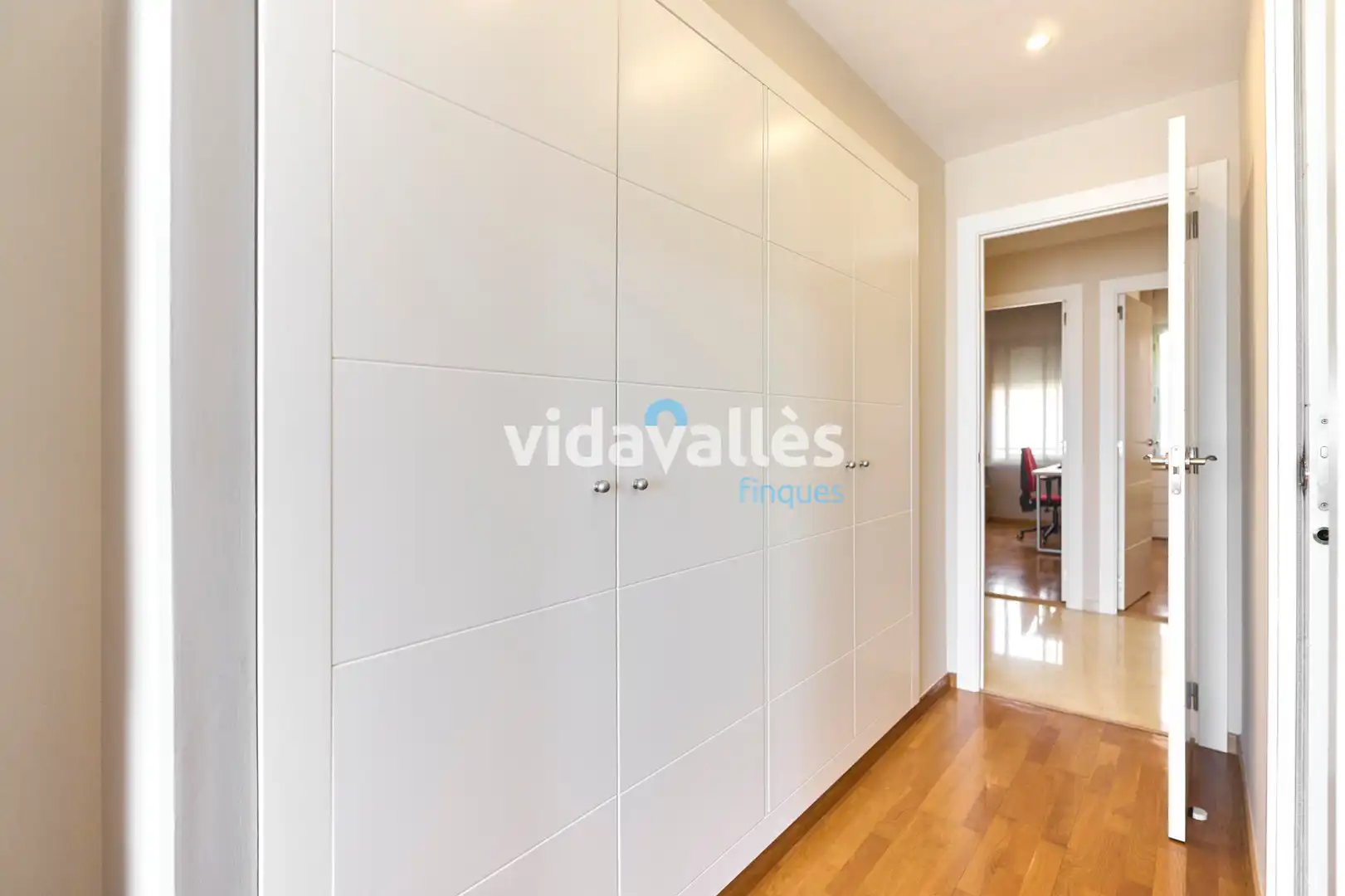 Wohnung zum Verkauf in Barcelona mit Klimaanlage, Heizung und Terrasse