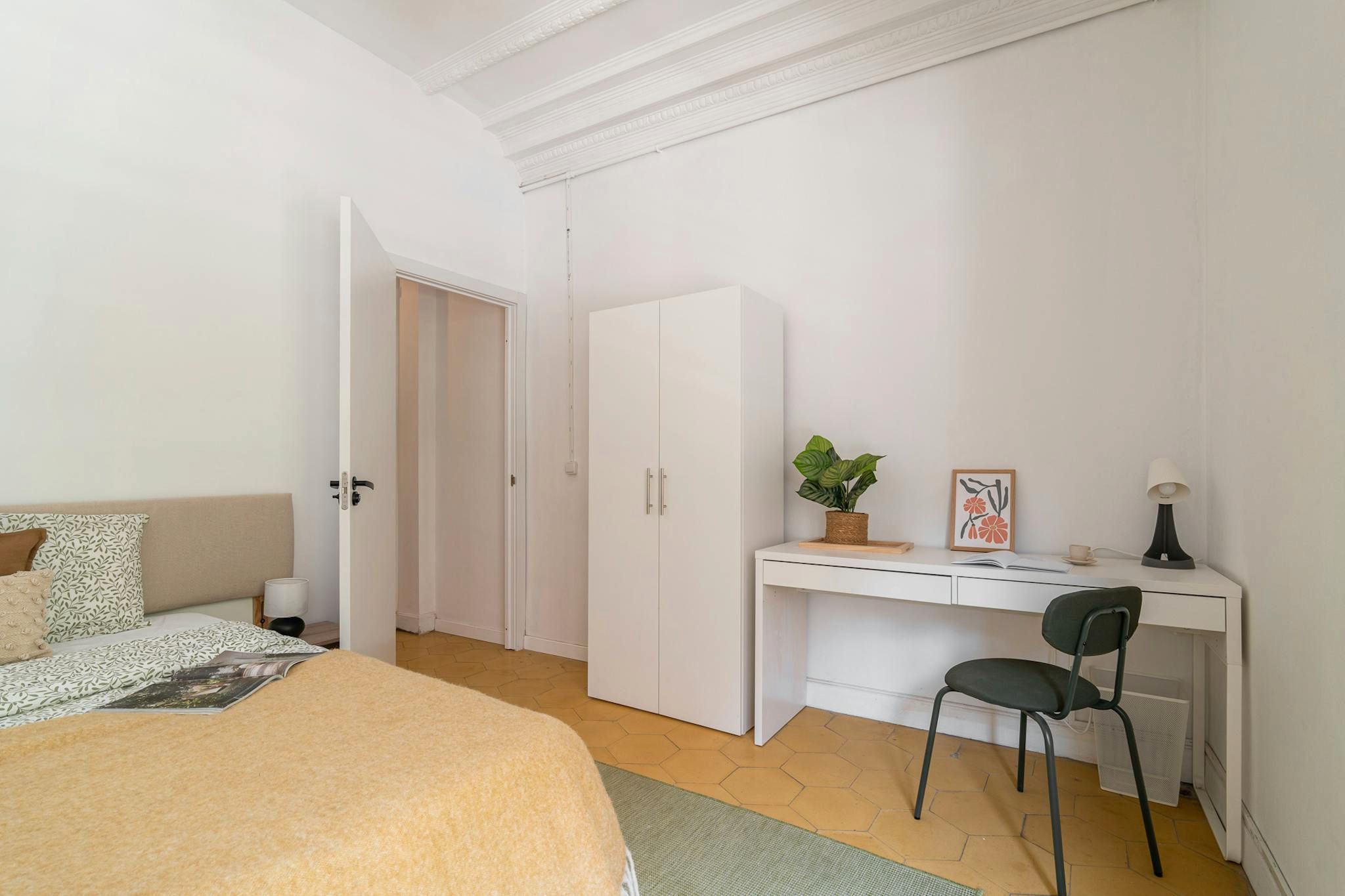 Bedroom of Flat to share in  Barcelona Capital  with Heating, Furnished and Washing machine