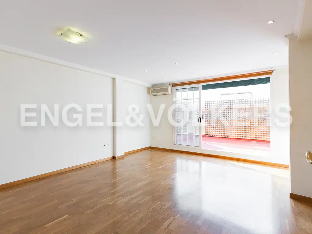 Living room of Attic for rent in  Valencia Capital  with Air Conditioner, Heating and Parquet flooring