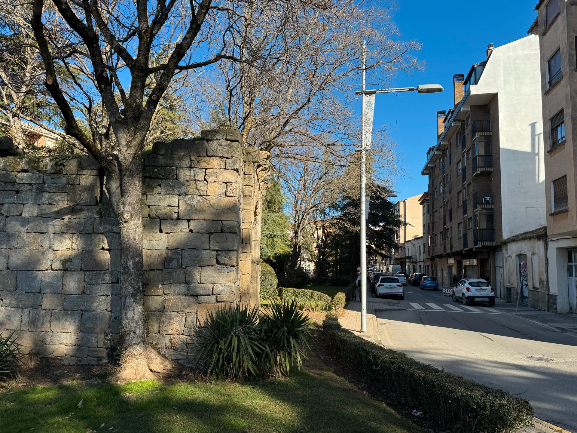 Vista exterior de Casa o xalet en venda en Jaca amb Calefacció, Jardí privat i Parquet