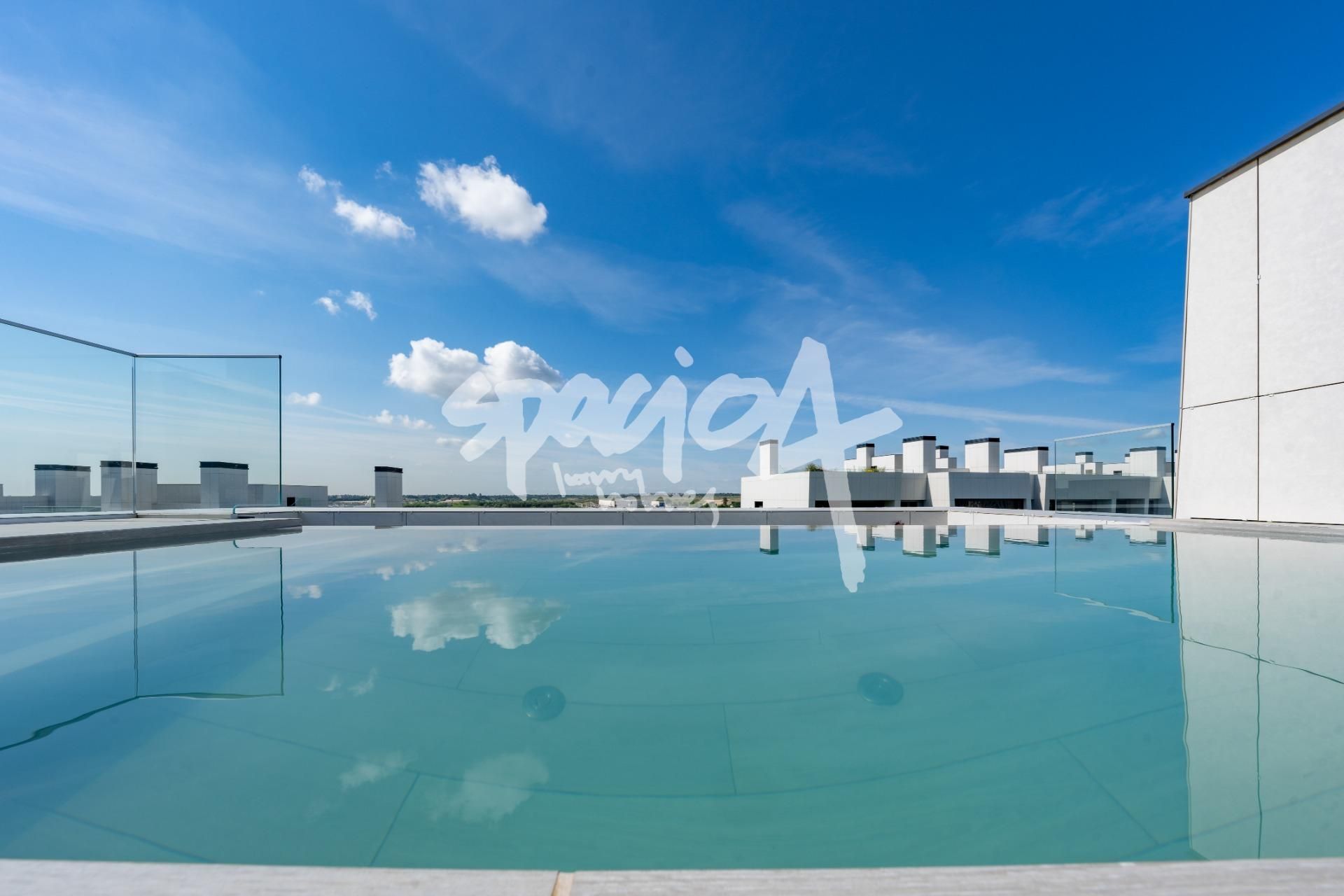 Swimming pool of Attic for sale in Pozuelo de Alarcón  with Air Conditioner, Heating and Private garden