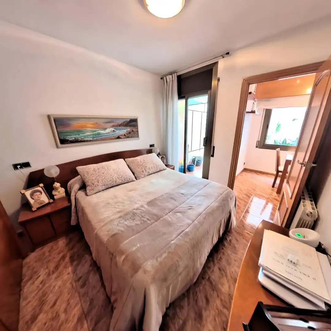 Schlafzimmer von Wohnung zum Verkauf in Barcelona mit Klimaanlage, Heizung und Terrasse