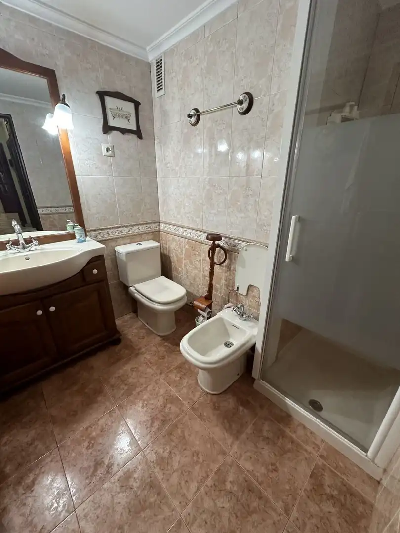 Badezimmer von Wohnung zum Verkauf in Linares mit Klimaanlage und Heizung