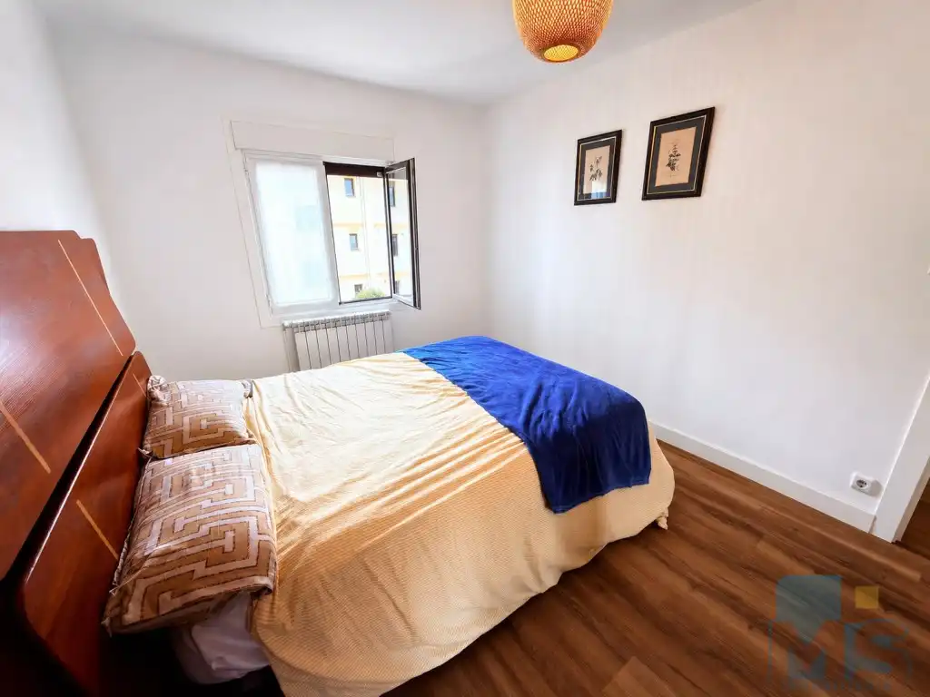 Schlafzimmer von Wohnung zum Verkauf in Pasaia mit Ofen