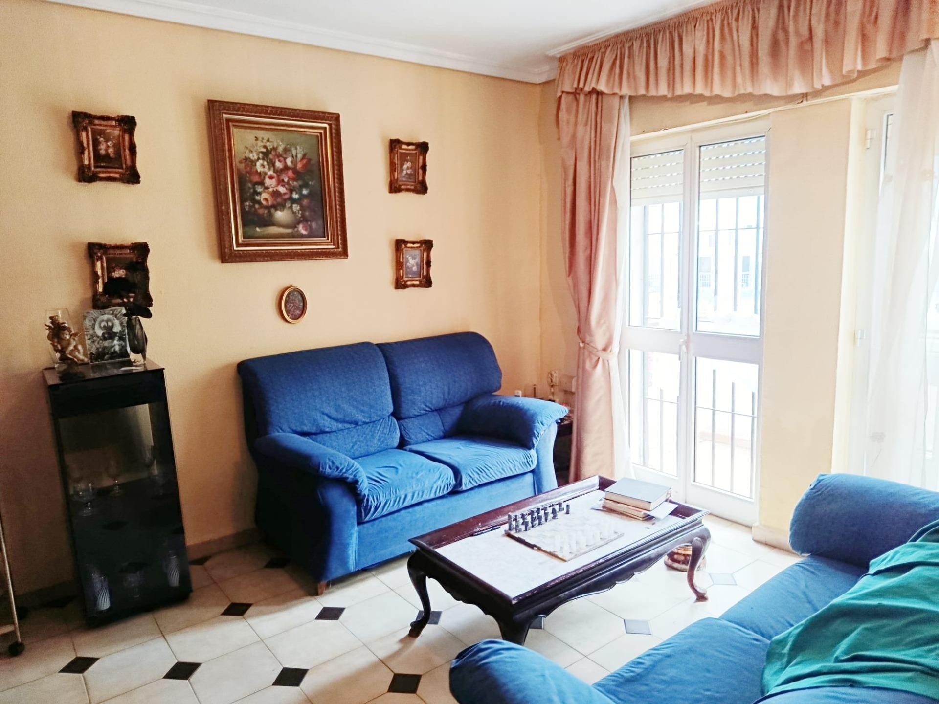Living room of Flat for sale in  Sevilla Capital  with Air Conditioner, Private garden and Storage room