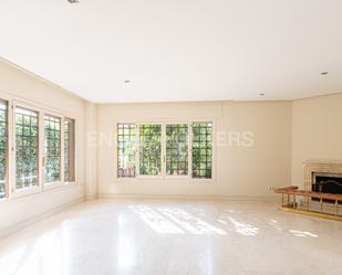 Living room of Single-family semi-detached for sale in  Madrid Capital  with Air Conditioner, Heating and Private garden