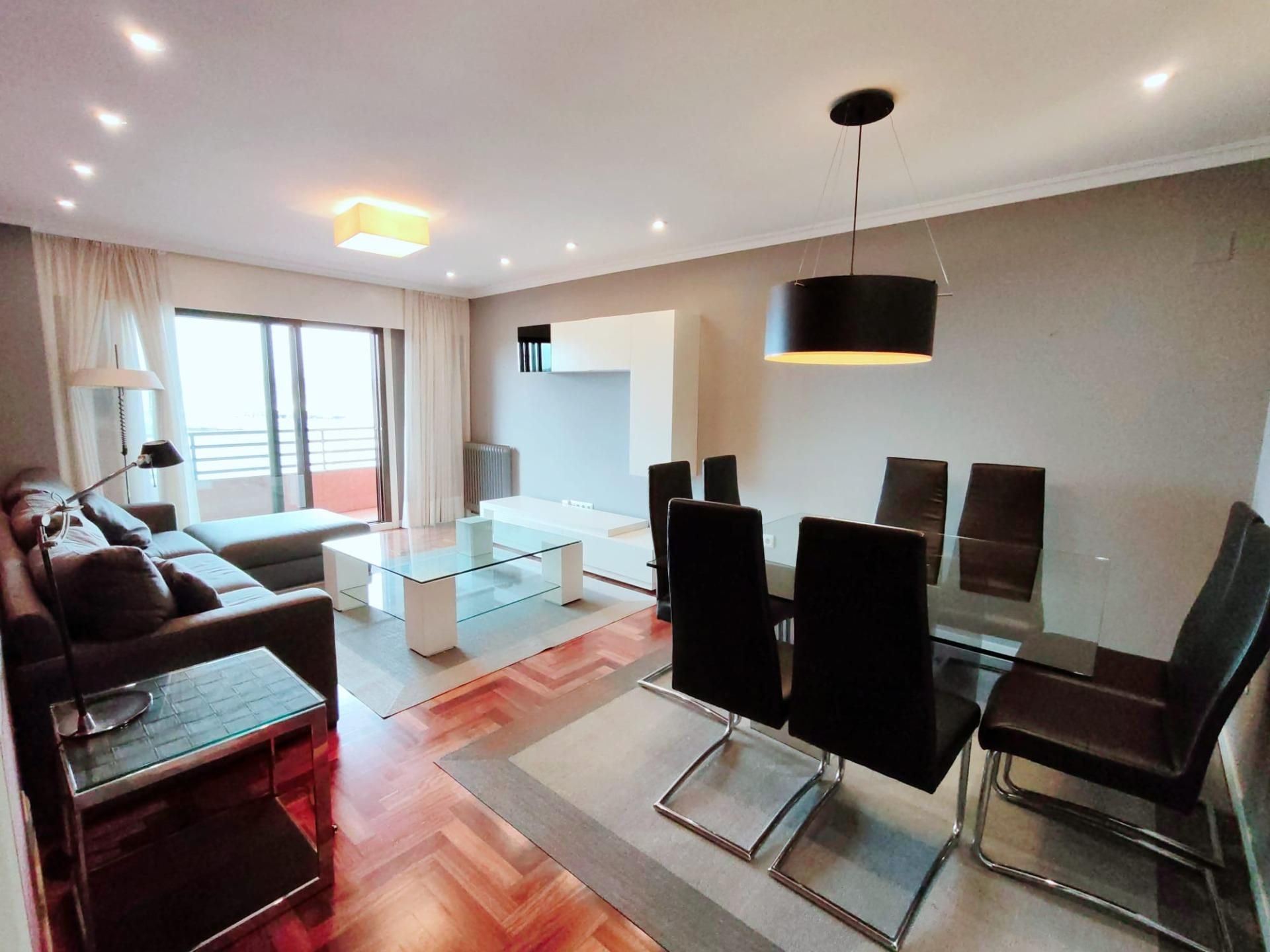 Living room of Flat to rent in Vigo   with Terrace, Storage room and Furnished