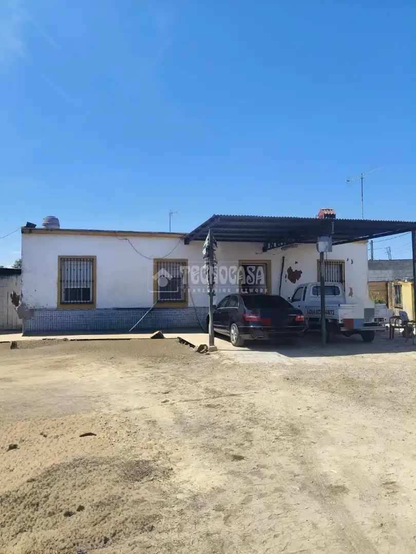 Exterior view of Country homes for sale in Alcalá de Guadaira  with Storage room